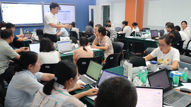 对于报班费用，我们不能仅仅看数字，更要关注性价比。以下是一些衡量性价比的要点：